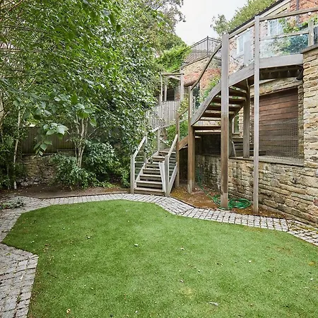 Host & - The Old Pottery Pickering