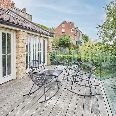 Host & - The Old Pottery Пикеринг