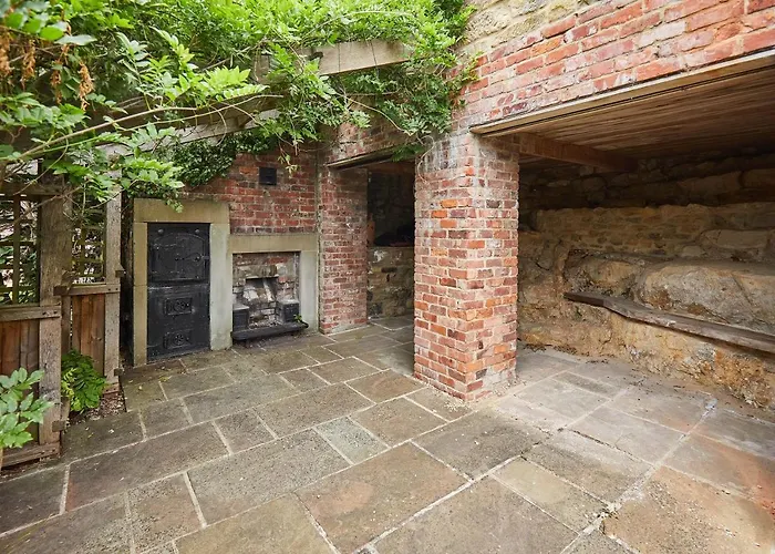 Host & - The Old Pottery * Pickering