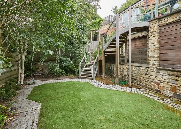 Host & - The Old Pottery Pickering