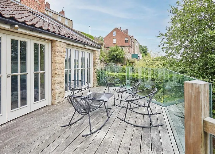 Host & - The Old Pottery Pickering